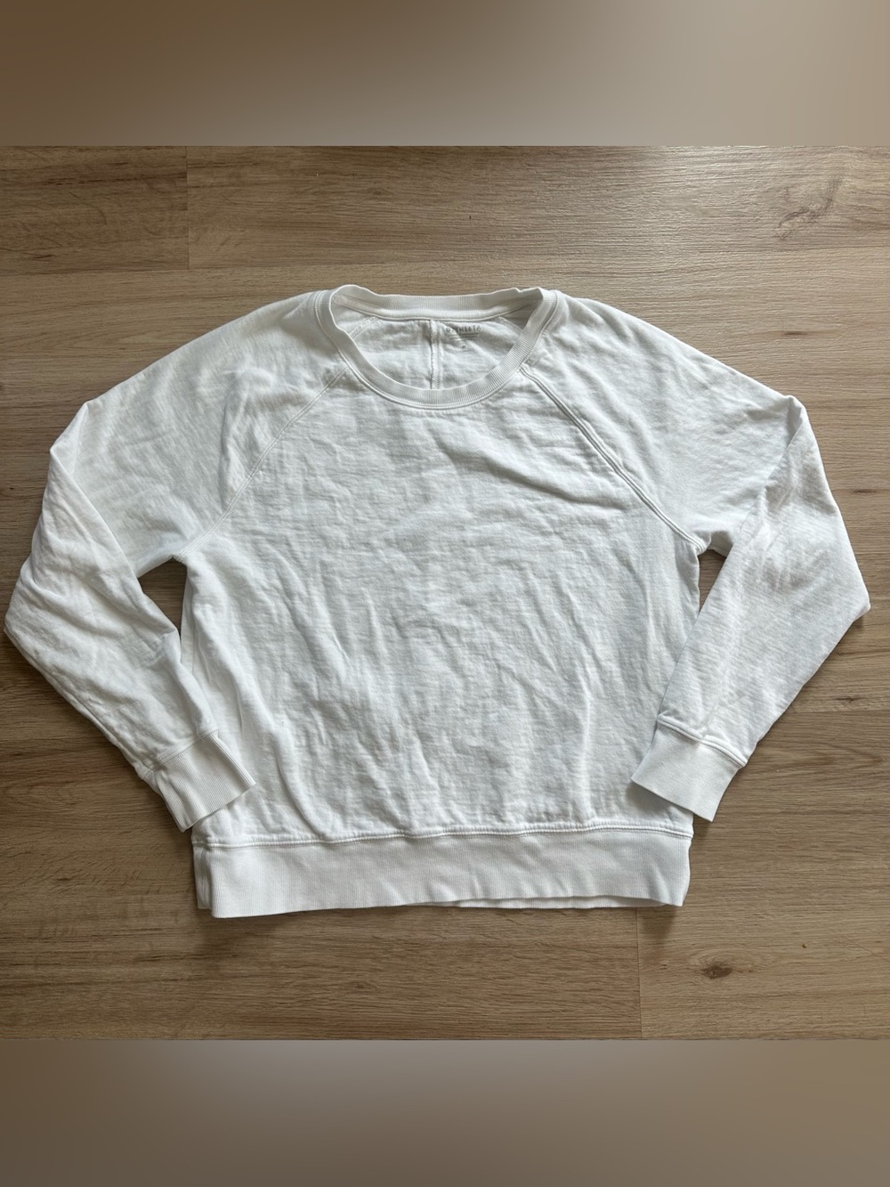 🔹Athleta Long Sleeve Crewneck Top